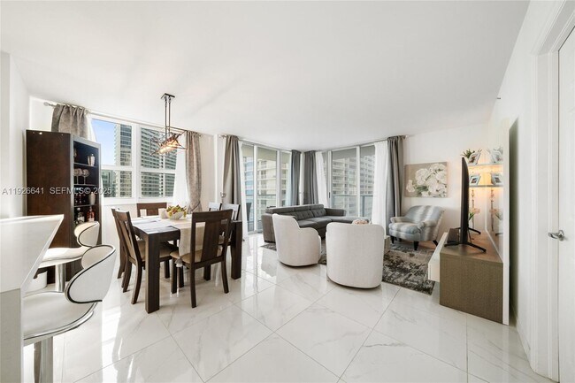 Building Photo - 1155 Brickell Bay Dr