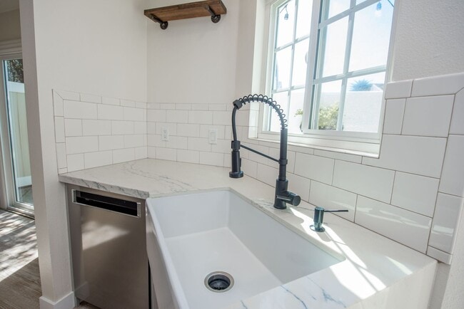 Building Photo - Eastside Costa Mesa Gem