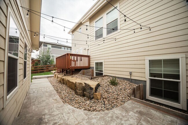 Building Photo - Charming 3-Bedroom Home in the Desirable Bucking Horse Neighborhood!