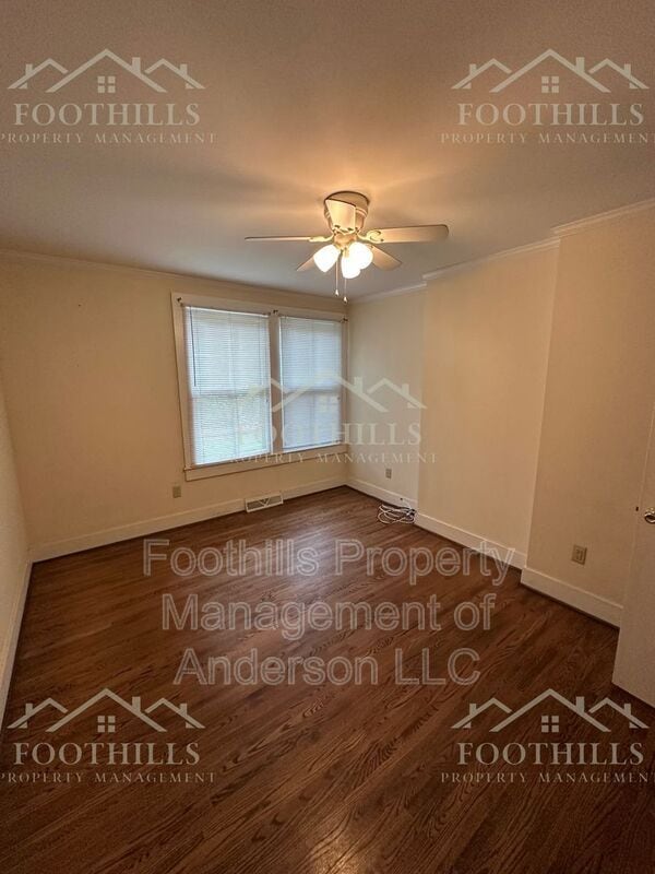 Building Photo - 403 Lewis St
