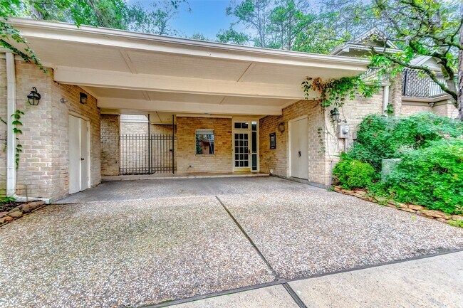 Building Photo - 201 Vanderpool Ln