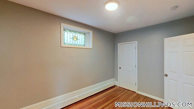 Building Photo - 4A Weld Ave