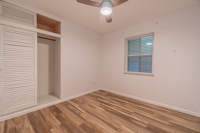 Building Photo - 170 Banyan Dr