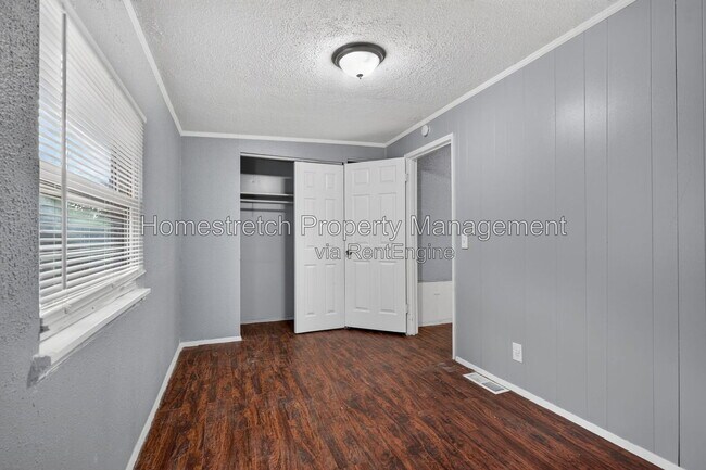 Building Photo - 452 Bluff Dr