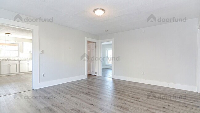 Building Photo - 11 Pleasant St