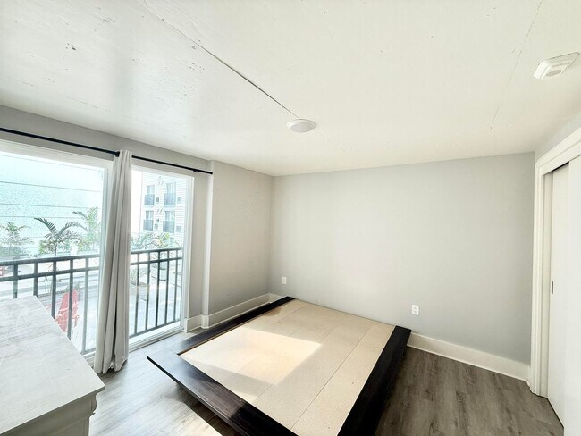 Building Photo - 803 Waimanu St