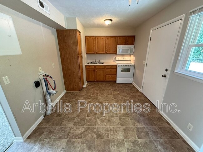 Building Photo - 960 Kendrick Creek Rd