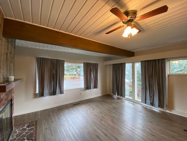 Building Photo - 708 Park Ave