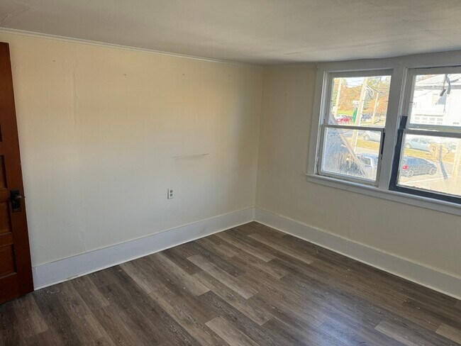 Building Photo - 10 E Church St