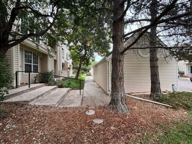Building Photo - 965 S Miller St