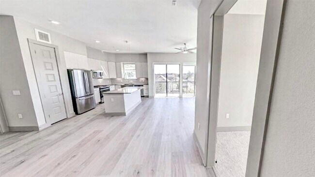 Building Photo - 401 W 25th St