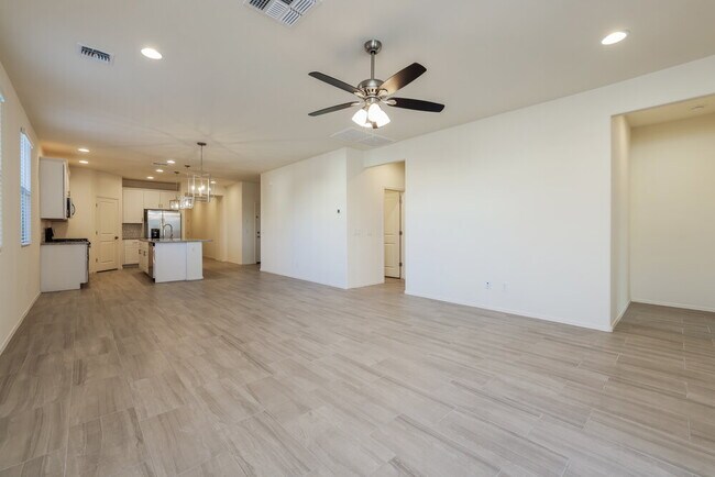 Building Photo - 12100 W Charismatic Dr