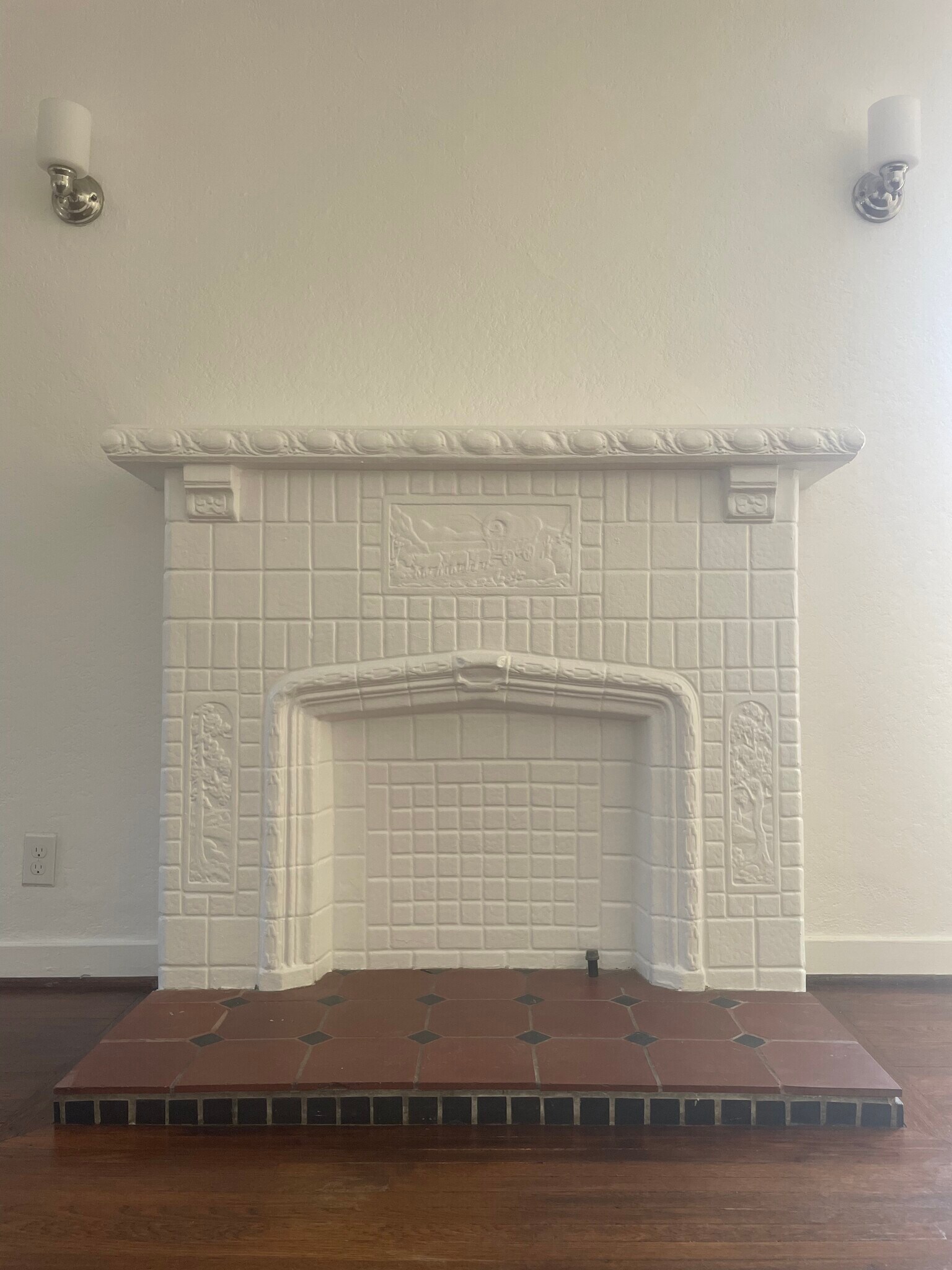 Decorative Bacheldor fireplace in Living room - 782 E Kensington Rd
