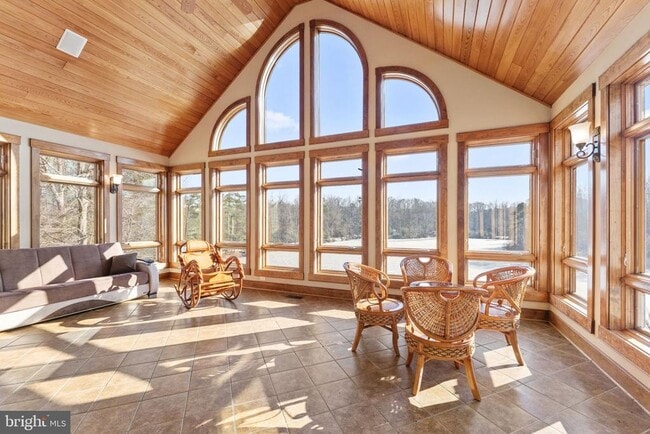 Building Photo - 3535 Meadow Rd