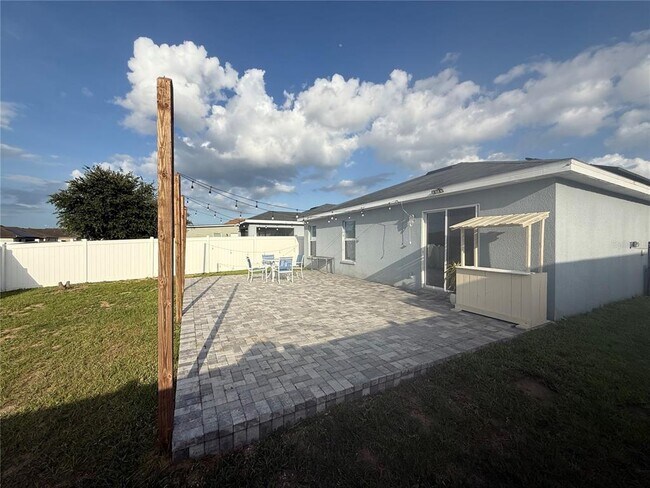 Building Photo - 2671 Sanderling St