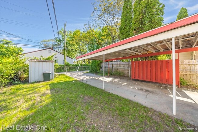 Building Photo - 842 E 10 Mile Rd