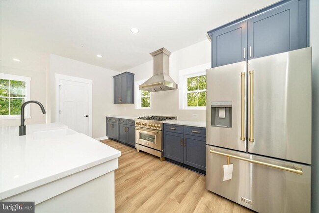 Building Photo - 801 Cedar Ave