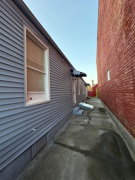 Building Photo - 230 E 10th St