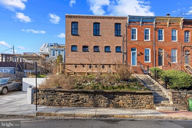 Building Photo - 337 E Hamburg St