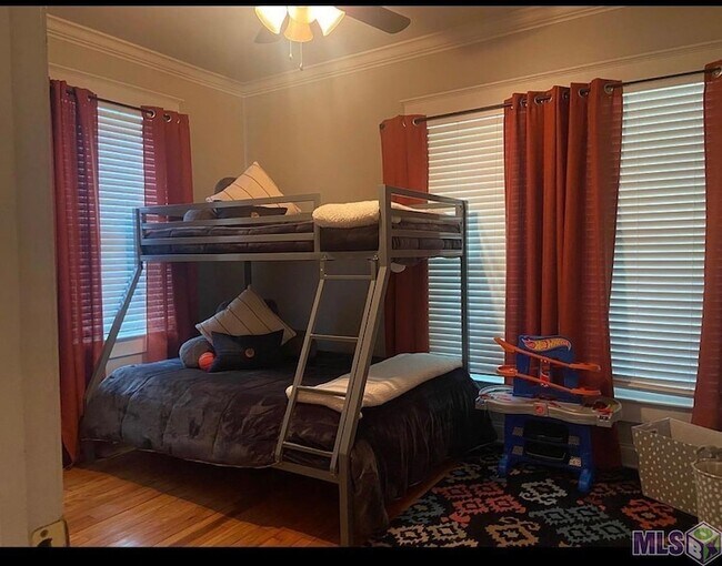 Building Photo - 717 Acadia St