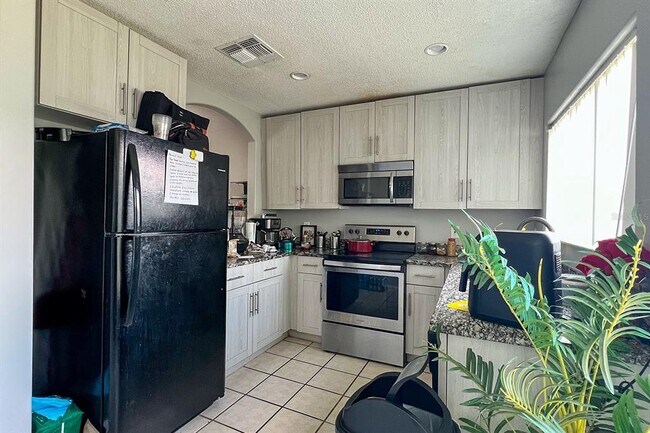 Building Photo - 13300 Fairway Glen Dr