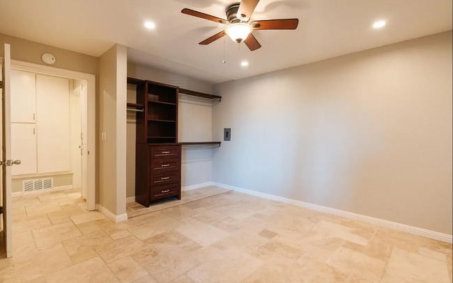 Building Photo - 13754 Mango Dr