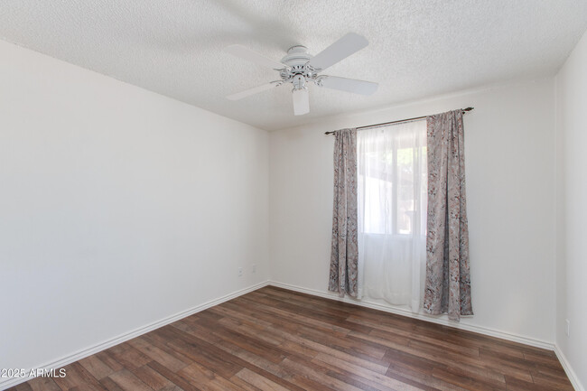Building Photo - 1119 E Balboa Dr