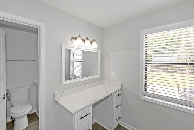 Building Photo - 1250 Della Way