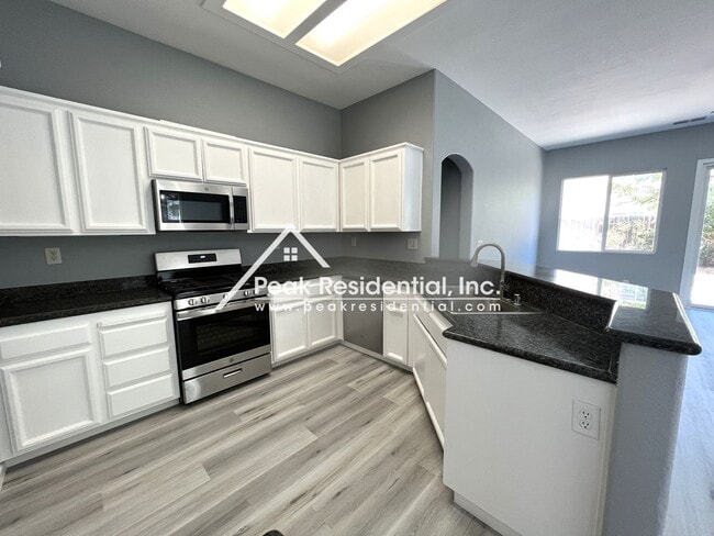 Building Photo - Spacious 4bd/2ba Elk Grove House with 3 Car Garage!