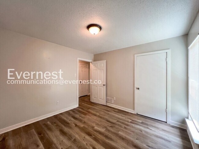 Building Photo - 3-Bed/2-Bath Home with Patio/Available Now!