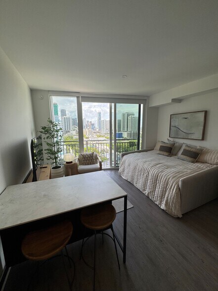 Building Photo - 132 NE 22nd St