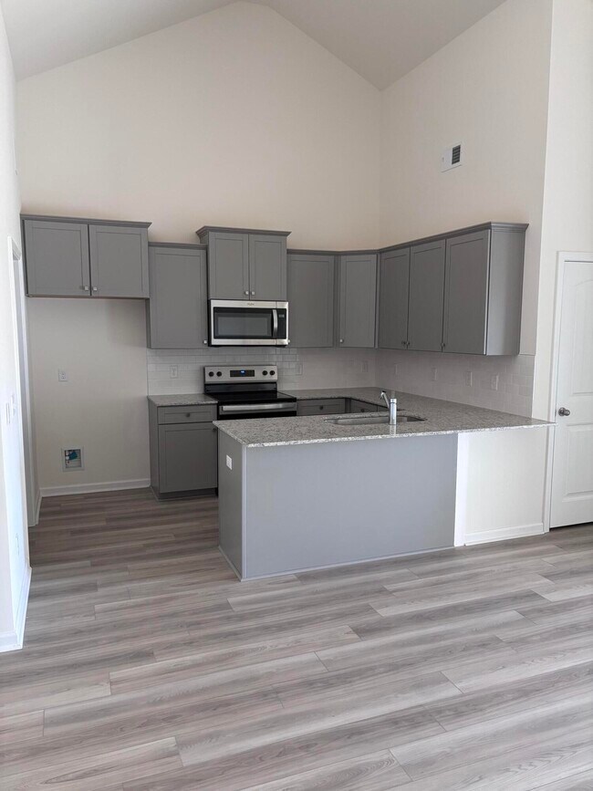 Building Photo - 332 Acorn St