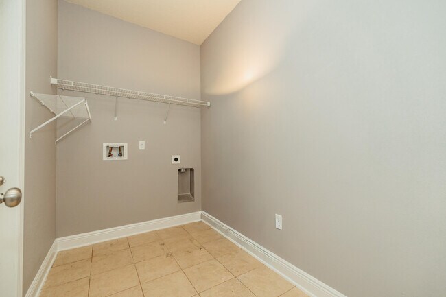 Building Photo - 406 Pendo Pl