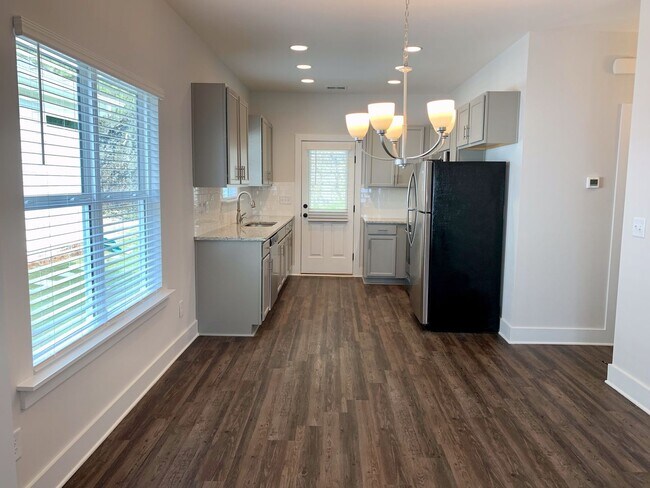 Building Photo - One level home with fenced backyard.