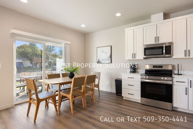 Building Photo - 370 Ivy St NE