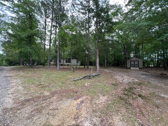 Building Photo - 102 Stillwater Dr