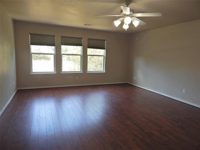 Building Photo - 1110 Willowbrook Dr