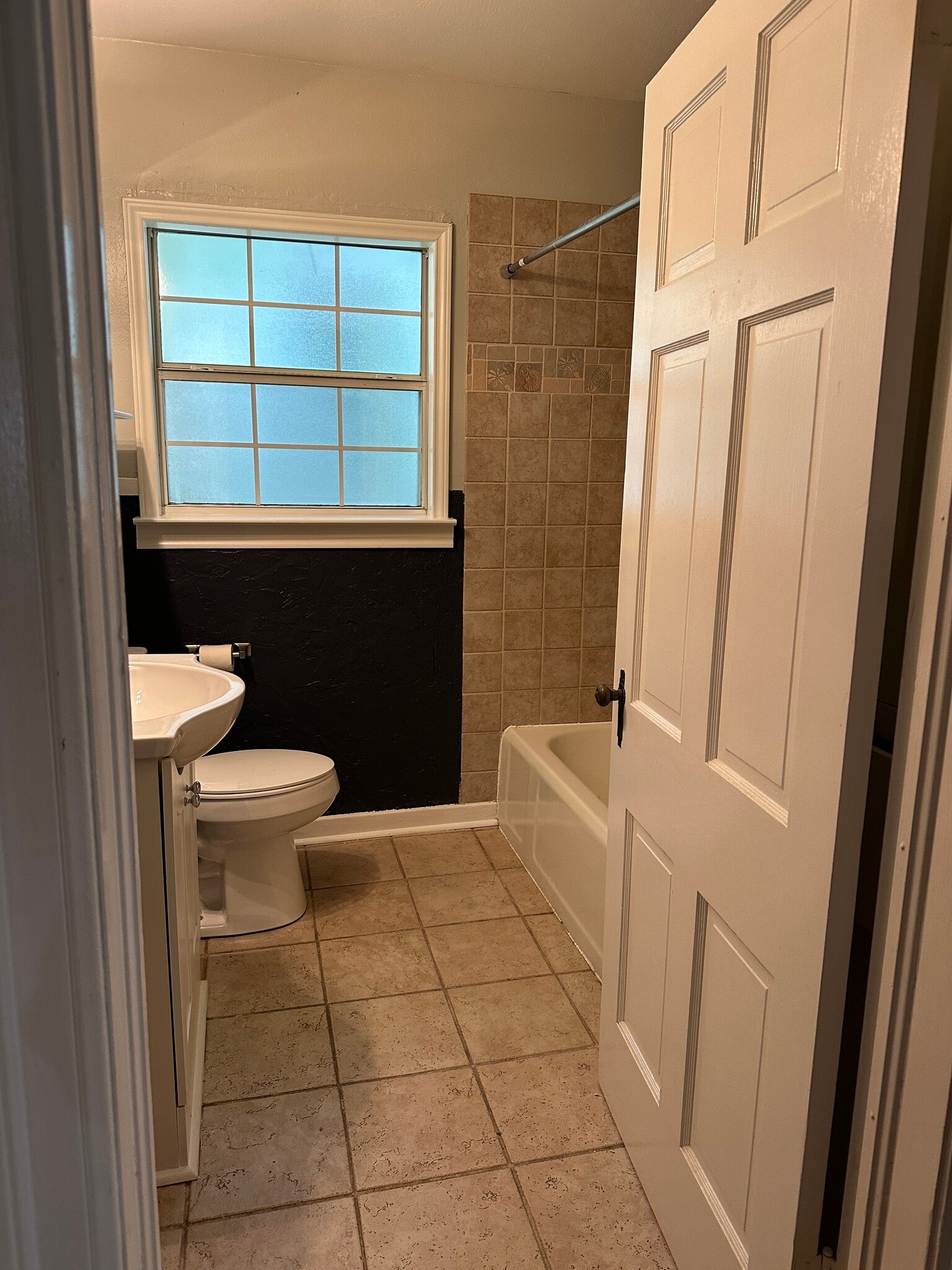 Shared Bathroom - 4624 Calmont Ave