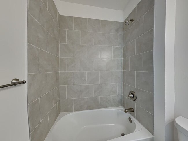 Building Photo - 23406 Racine Ave