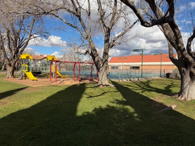 Building Photo - 545 S Valley View Dr