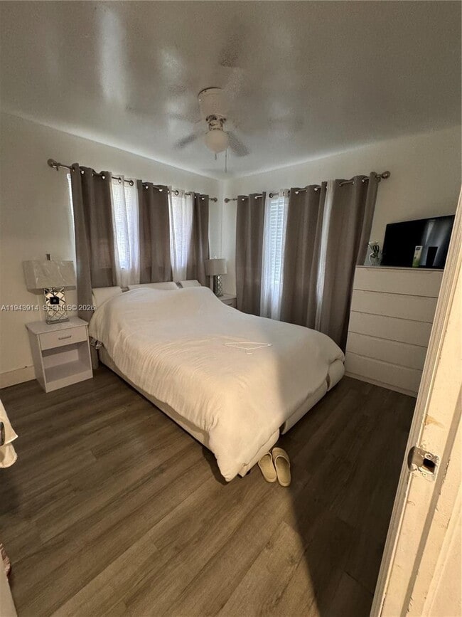 Building Photo - 5721 SW 41st St