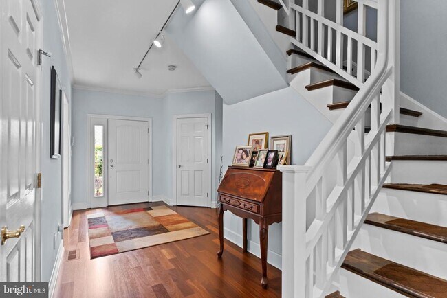 Building Photo - 543 Bridgeview Dr