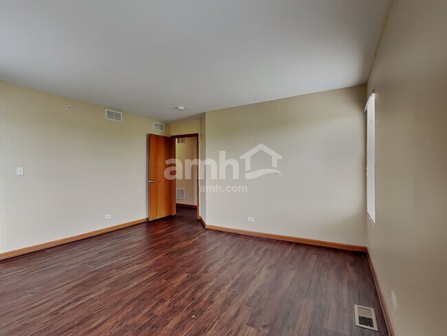Building Photo - 211 Barrett Dr