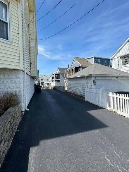 Building Photo - 14 Melville Rd