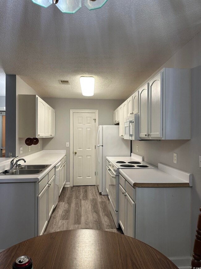 Building Photo - 4380 Daphne Ln