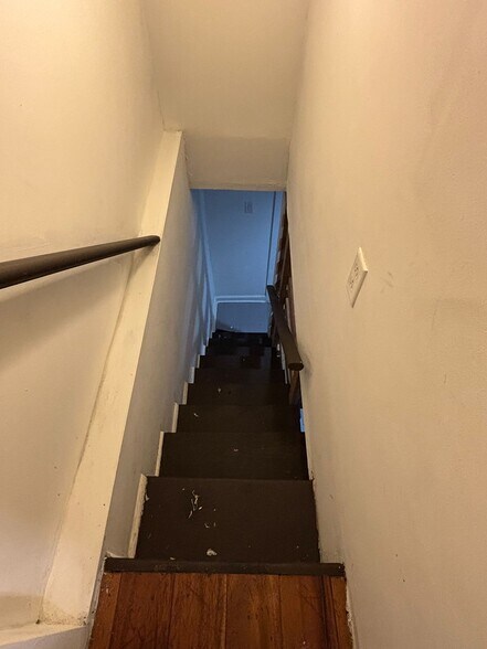 Building Photo - 6023 Summer St