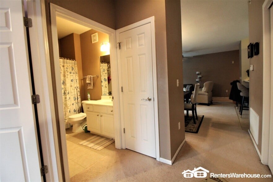 Building Photo - 6255 Beechtree Dr
