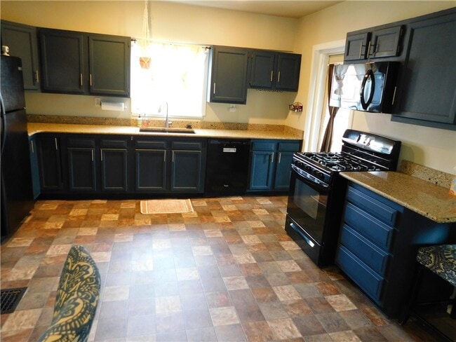 Building Photo - 321 N Main St