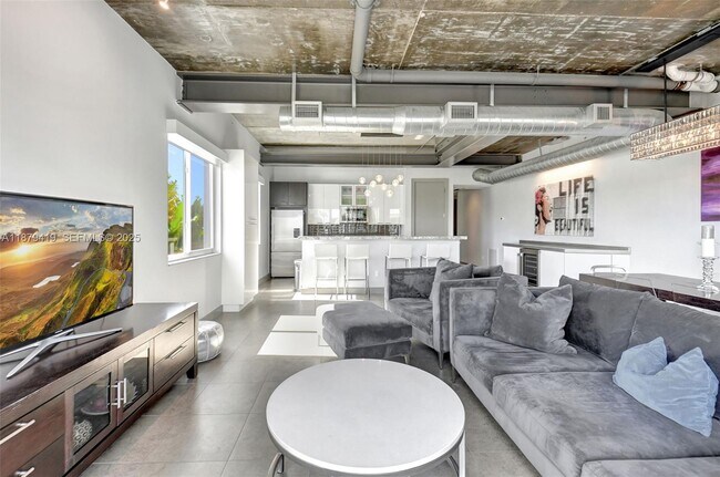 Building Photo - 110 SE 2nd St