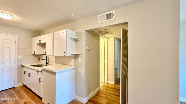 Building Photo - 6044 N 21st Ave